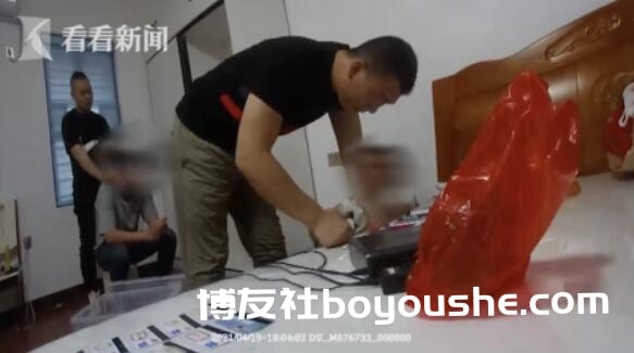 涉案金额超10亿元!夫妻吵架竟牵出网络赌博大案
涉案金额超10亿元!夫妻吵架竟牵出网络赌博大案