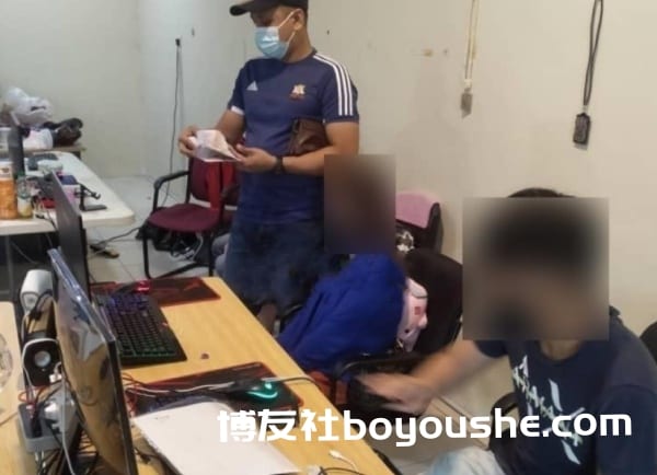 马来西亚打击非法赌博 警方破获团伙多名菜农落网
马来西亚打击非法赌博 警方破获团伙多名菜农落网