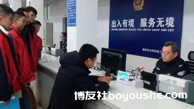 78人证件吊销 荆州公安精准阻击跨境诈骗赌博
78人证件吊销 荆州公安精准阻击跨境诈骗赌博