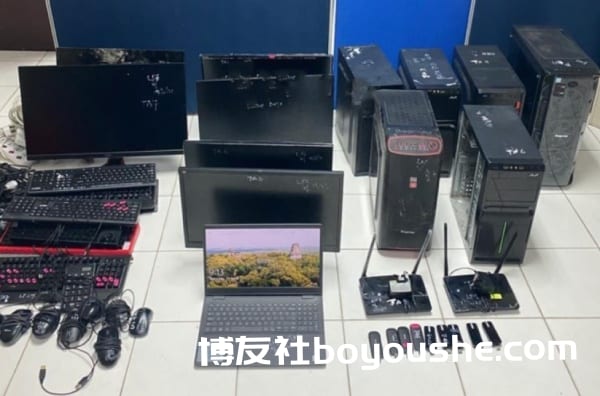 马来西亚打击非法赌博 警方破获团伙多名菜农落网
马来西亚打击非法赌博 警方破获团伙多名菜农落网