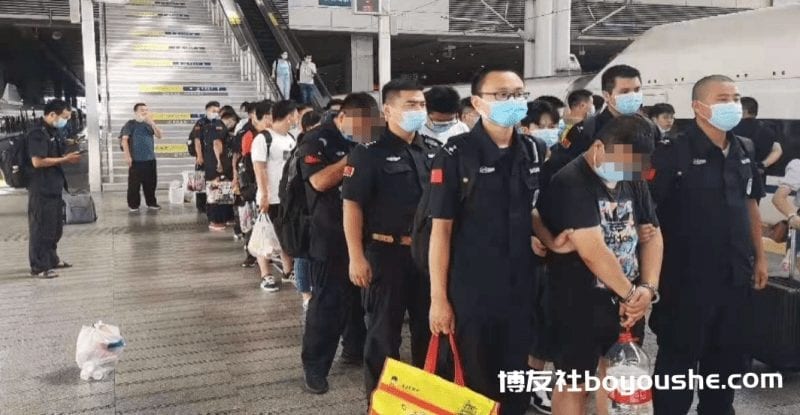 打击跨境网络赌博:民警横跨九省 围剿跨境赌博团伙
打击跨境网络赌博:民警横跨九省 围剿跨境赌博团伙
