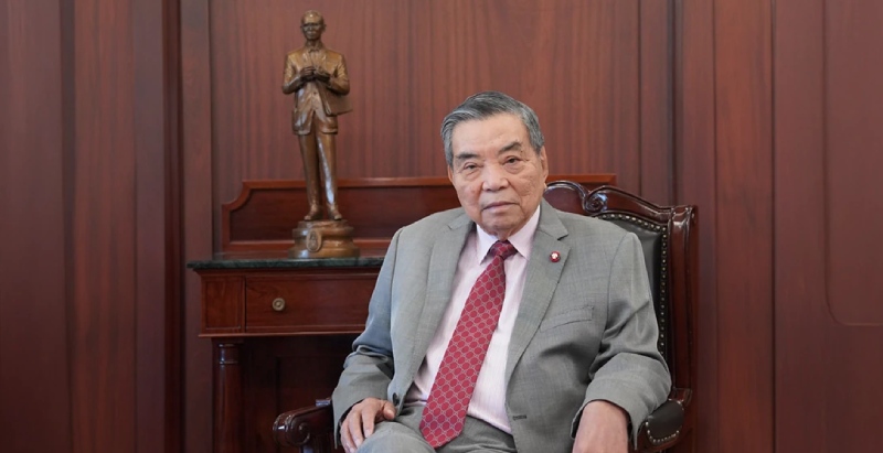 前内政部长差瓦拉·查恩维拉库尔(Chavarat Charnvirakul) 前内政部长差瓦拉·查恩维拉库尔(Chavarat Charnvirakul)